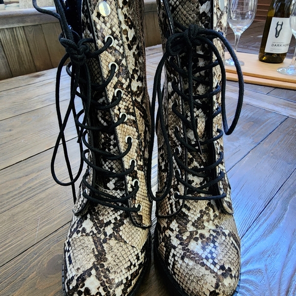 DV DOLCE VITA Ayleen Heeled Lug Sole Combat Boots Size 6 NWOT - Picture 6 of 15